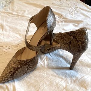 Liz Claiborne snake print heels/size 7.5m